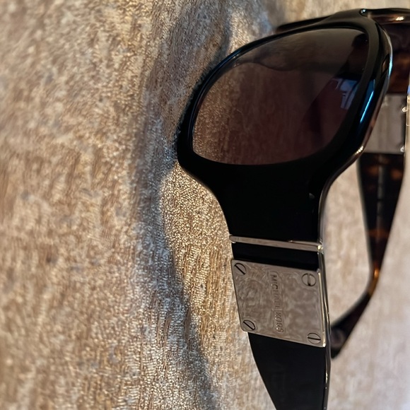 Michael Kors Brown tortoise, darker lens - Picture 2 of 4